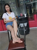 Have you ever seen the feet of a greenbelt salesgirl? Pan pan(28)